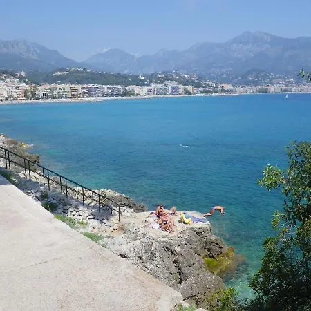 Les Pieds Dans L'eau