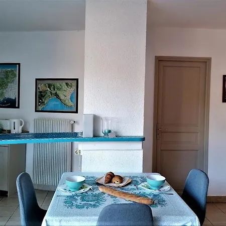 Les Pieds Dans L'eau *